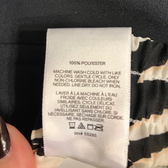 NWT! EXPRESS - Size Small - Black & White Tiger Print Accordion Pleated Skirt - Picture 9 of 9